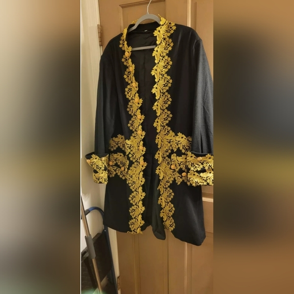 XL Men's historical costume